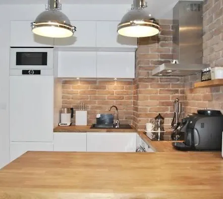 Sandland - - * Ustronie Morskie