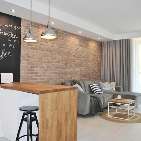 Sandland - - * Ustronie Morskie