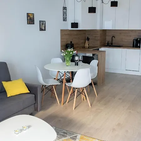 Sandland - - * Ustronie Morskie