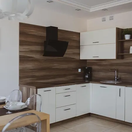 Sandland - - * Ustronie Morskie