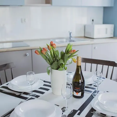 Sandland - - * Ustronie Morskie